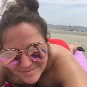 Meet your Posher, Emily